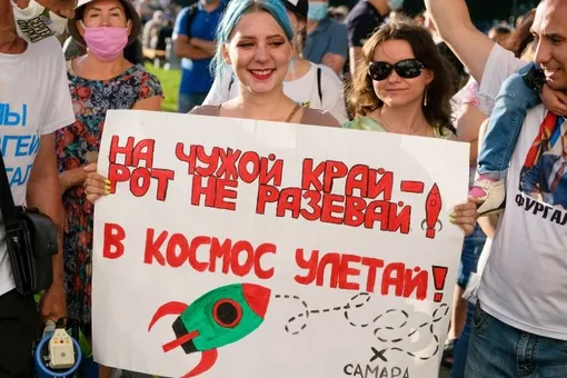 «Не уйду»: новый губернатор Хабаровского края отказался уезжать обратно в Москву, несмотря на призывы местных жителей. Они встретили его митингом