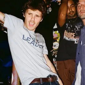 Сын Дэвида Бекхэма выпустил два трека. Он поет о сексе и грибах