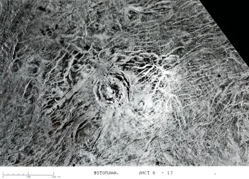 Радиолокационное изображение северных широт Венеры с космического корабля СССР «Венера-16»