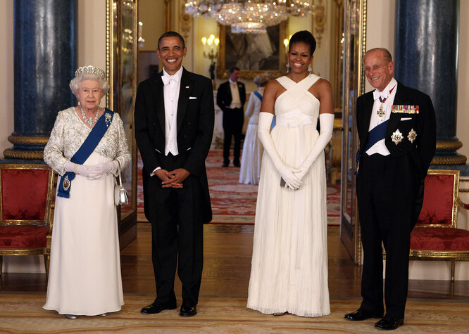 Барак и Мишель Обама на приеме у королевы Елизаветы II и принца Филлипа в 2011 году