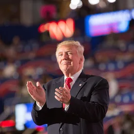 Дональд Трамп решил создать собственную соцсеть, которая «полностью изменит правила игры» Дональд Трамп решил создать собственную соцсеть, которая «полностью изменит правила игры»