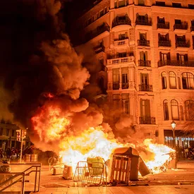 В Испании задержали более 50 человек на протестах в поддержку арестованного рэпера В Испании задержали более 50 человек на протестах в поддержку арестованного рэпера