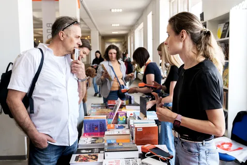 На «Винзаводе» пройдет книжный фестиваль «Альпины», приуроченный к 25-летию издательства На «Винзаводе» пройдет книжный фестиваль «Альпины», приуроченный к 25-летию издательства