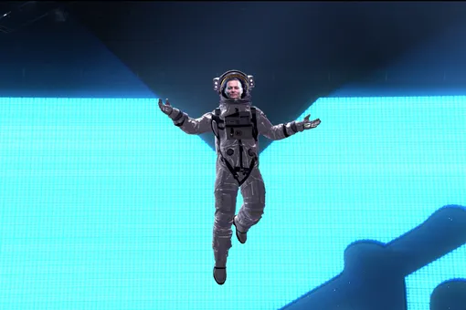Джонни Депп появился на церемонии MTV Video Music Awards в виде голограммы и попросил о работе