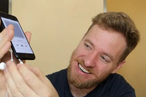 Программист собственноручно сделал разъем для наушников в iPhone 7 Программист собственноручно сделал разъем для наушников в iPhone 7