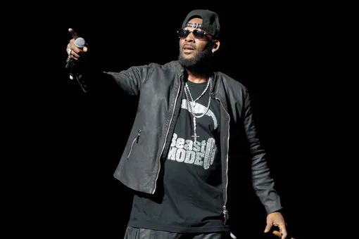 В Чикаго арестовали R. Kelly за детскую порнографию. Это не первый секс-скандал вокруг музыканта В Чикаго арестовали R. Kelly за детскую порнографию. Это не первый секс-скандал вокруг музыканта