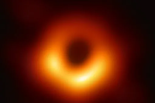 Ученые сделали первое в истории фото черной дыры