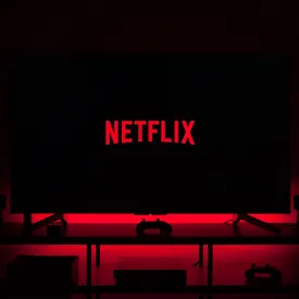 Стали известны первые финансовые показатели работы Netflix в России. Оператор сервиса раскрыл выручку