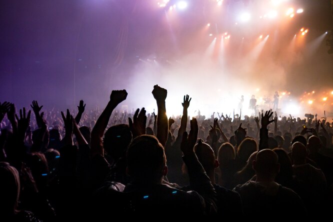 Организаторы рок-концерта в США предложили привитым билеты по цене $18. Остальным придется заплатить почти $1000