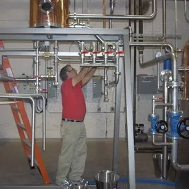 92-летнего американца признали старейшим в мире сантехником. Он занимается любимым делом уже 74 года