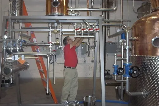 92-летнего американца признали старейшим в мире сантехником. Он занимается любимым делом уже 74 года