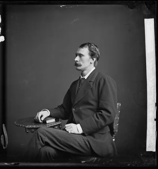 Майкл Мэйбрик (1841 — 1913). Певец и композитор, известный под псевдонимом Стивен Адамс. Вместе с братом Джеймсом Мэйбриком проходил подозреваемым по делу Джека Потрошителя.