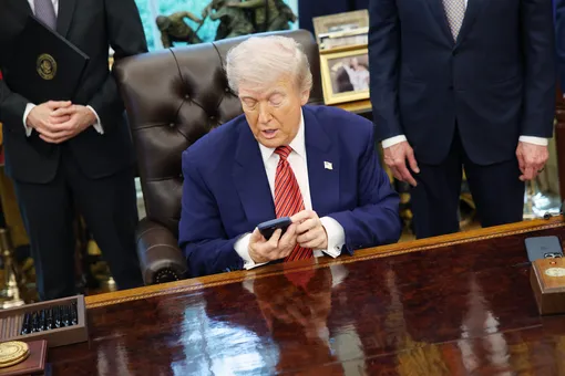 Семья Трампа создаст собственный бренд смартфонов Семья Трампа создаст собственный бренд смартфонов