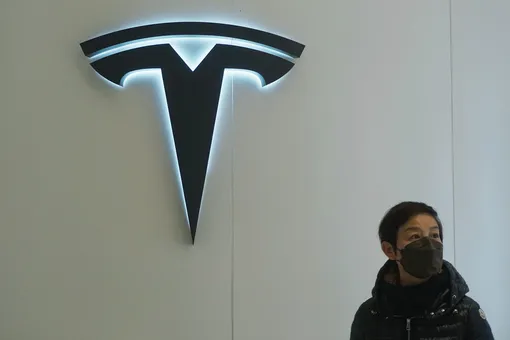 В Китае сотни покупателей Tesla устроили протесты. Они возмутились большими скидками компании в январе