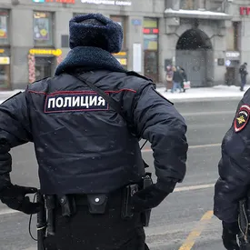 Жителя Приморья задержали за избиение жены, и он ударил полицейского. Уголовное дело завели только за второе