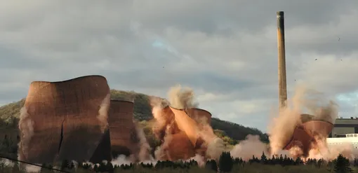 Motion: Going Down! by Alec Connah (UK)Capturing the moment the four cooling towers of Ironbridge power station in Shropshire were demolished in DecemberPhotograph: Alec Connah