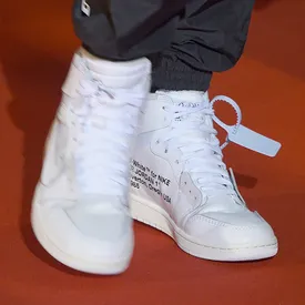 Вирджил Абло показал свою версию кроссовок Nike Air Jordan 1 Вирджил Абло показал свою версию кроссовок Nike Air Jordan 1