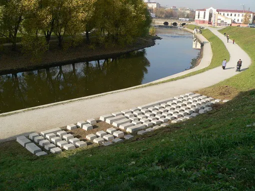 Памятник клавиатуре в Санкт-Петербурге