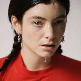 Музыкальные новинки недели: Lorde, Pharaoh, Arcade Fire, Young Thug & Future, Хаски, а также большой трибьют Децлу