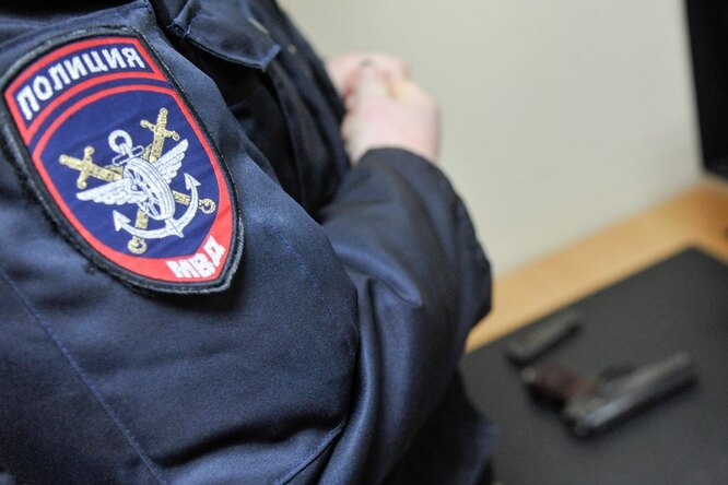 Мосгорсуд восстановил в званиях двух осужденных за взятки полицейских Мосгорсуд восстановил в званиях двух осужденных за взятки полицейских