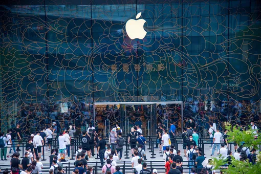 Bloomberg: Apple начала разработку смартфона со складным экраном