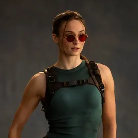 Prime Video показал первое фото Софи Тернер в образе Лары Крофт