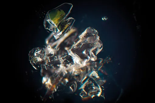 Как выглядят драгоценные камни под микроскопом: проект фотографа Дэна Тобина Смита (это очень красиво)