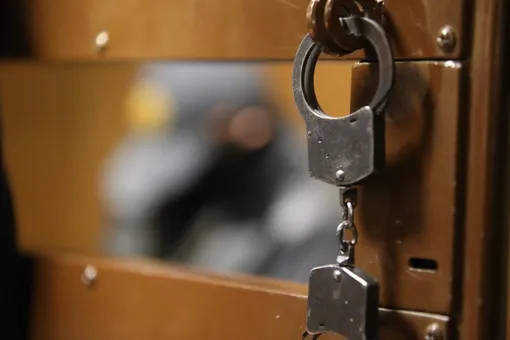 Бывшего офицера ФСБ приговорили к четырем годам колонии за пытки. Это первый случай в России