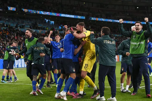 Сборная Италии победила команду Испании в серии пенальти и стала первым финалистом Евро-2020