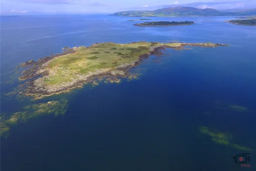 В Шотландии выставили на продажу необитаемый остров. Вот только едва ли кто-то решится на нем жить