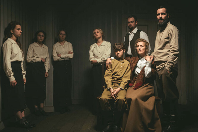На Netflix вышел сериал «Последние цари» про Николая II. Первые зрители обнаружили грубый ляп: мавзолей Ленина в царской России На Netflix вышел сериал «Последние цари» про Николая II. Первые зрители обнаружили грубый ляп: мавзолей Ленина в царской России