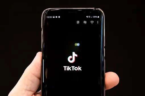 На TikTok подала в суд модератор контента. Она получила психологические травмы из-за многочасового просмотра видео со сценами жестокости