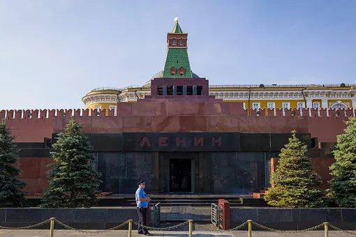 Художник из Нью-Йорка захотел сделать копию Мавзолея и выкупить тело Ленина