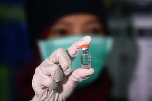 В Индонезии блогеров включили в список приоритетных групп для вакцинации от коронавируса