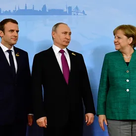 FT: Меркель и Макрон предложили позвать Путина на саммит лидеров ЕС — впервые с 2014 года FT: Меркель и Макрон предложили позвать Путина на саммит лидеров ЕС — впервые с 2014 года