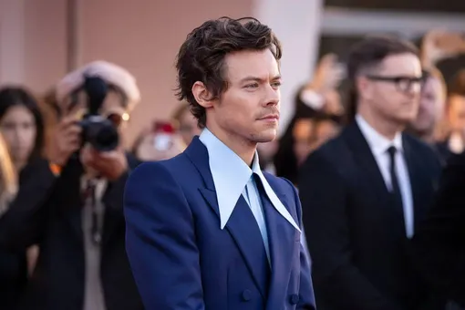 Гарри Стайлз пробежал Берлинский марафон. Он преодолел 42 км менее чем за 3 часа Гарри Стайлз пробежал Берлинский марафон. Он преодолел 42 км менее чем за 3 часа