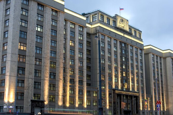 В Госдуму внесли законопроект, позволяющий главам регионов избираться более двух сроков подряд В Госдуму внесли законопроект, позволяющий главам регионов избираться более двух сроков подряд