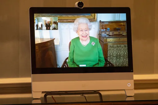 Королева Елизавета II ищет помощника по ведению соцсетей