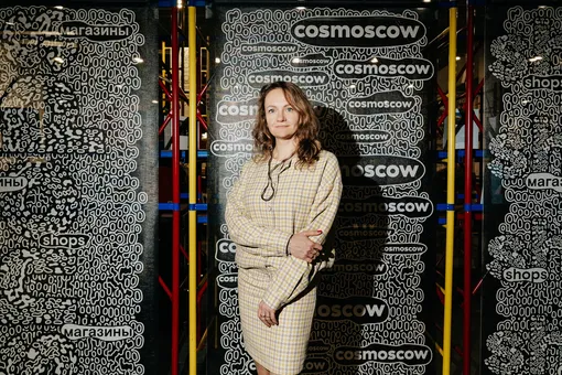 «Мы всегда экспериментировали — это ценность и новизна»: главный архитектор ярмарки Cosmoscow Наталья Зайченко — о работе, об адаптации пространства «Мы всегда экспериментировали — это ценность и новизна»: главный архитектор ярмарки Cosmoscow Наталья Зайченко — о работе, об адаптации пространства