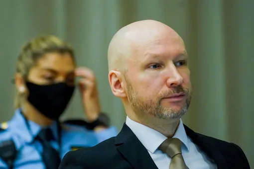Судебный психиатр призвала не выпускать норвежского террориста Брейвика по УДО, поскольку он все еще крайне опасен для общества
