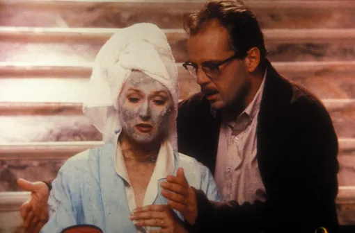 Кадр из фильма «Смерть ей к лицу», 1992
