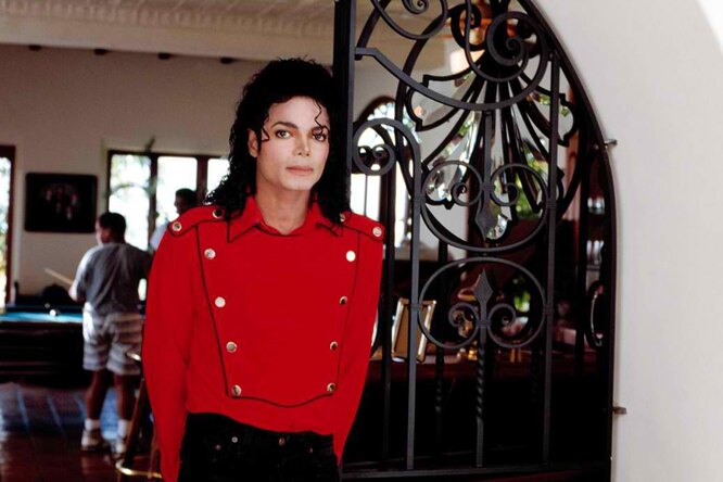 «Не обращайтесь со мной как с преступником»: речь Майкла Джексона после обвинений в педофилии в 1993 году