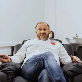 «Пока человек фантазирует и хулиганит, он в душе остается ребенком». Константин Ивлев — о ресторанном бизнесе, своих проектах и хулиганстве «Пока человек фантазирует и хулиганит, он в душе остается ребенком». Константин Ивлев — о ресторанном бизнесе, своих проектах и хулиганстве