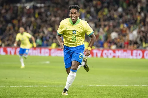 17-летний футболист сборной Бразилии побил рекорд Пеле и Роналдо