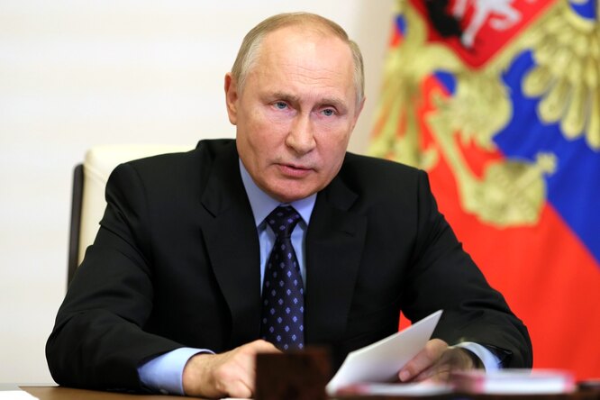 Благотворительные фонды попросили Путина не распространять на них закон об иноагентах. Обращение подписали Хабенский, Бекмамбетов и Хаматова