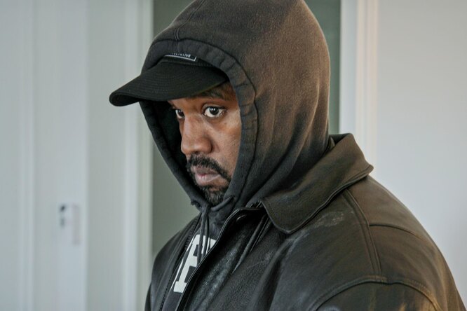 Бывшие сотрудники Yeezy обвинили Канье Уэста в демонстрации порно на деловых встречах и манипуляциях. adidas проведет собственное расследование Бывшие сотрудники Yeezy обвинили Канье Уэста в демонстрации порно на деловых встречах и манипуляциях. adidas проведет собственное расследование
