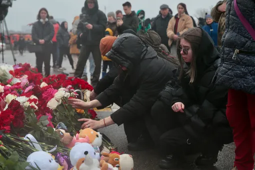 В России начался общенациональный траур по погибшим в «Крокусе»