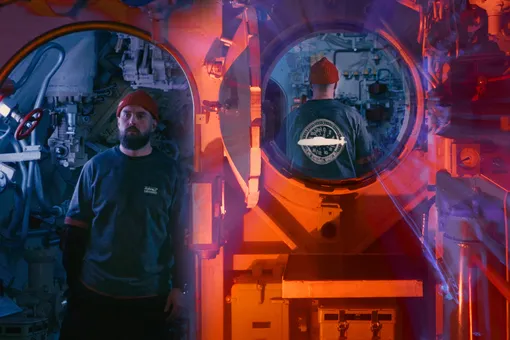 Часовой завод «Ракета» совместно с московским брендом Submariner выпустила лимитированную коллекцию одежды, вдохновленную подводной тематикой