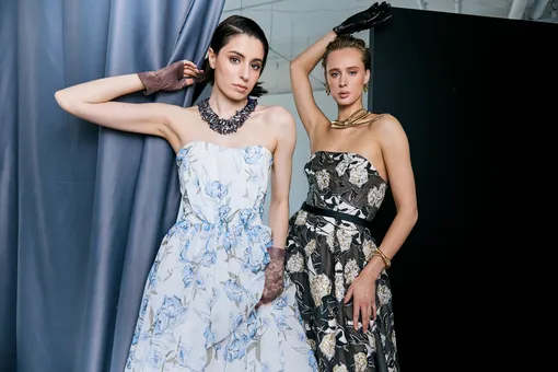 Образ со светлым платьем: платье MAGGIO, перчатки Eleganzza, каф J Store, колье J Store, обувь Sbalo. Образ с темным платьем: платье Emilia Del’Oro, перчатки Eleganzza, обувь Re, украшения J Store Образ со светлым платьем: платье MAGGIO, перчатки Eleganzza, каф J Store, колье J Store, обувь Sbalo. Образ с темным платьем: платье Emilia Del’Oro, перчатки Eleganzza, обувь Re, украшения J Store