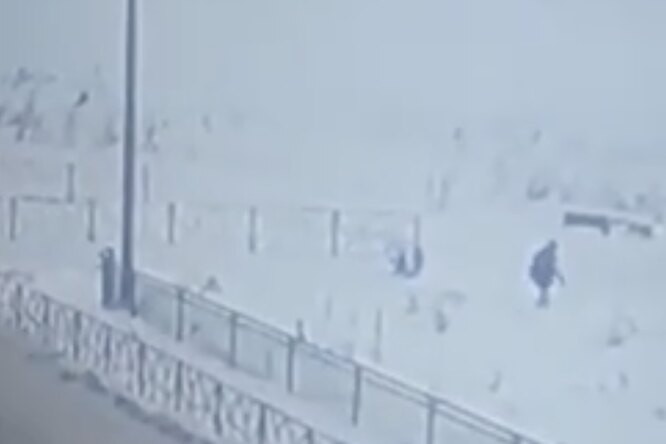 дубна когда замёрзнет лёд. в дубне ребенок замерз насмерть. ледяной дождь в россии (2010 г, декабрь). река петрица в климовске рыбалка. балкон промерзает.